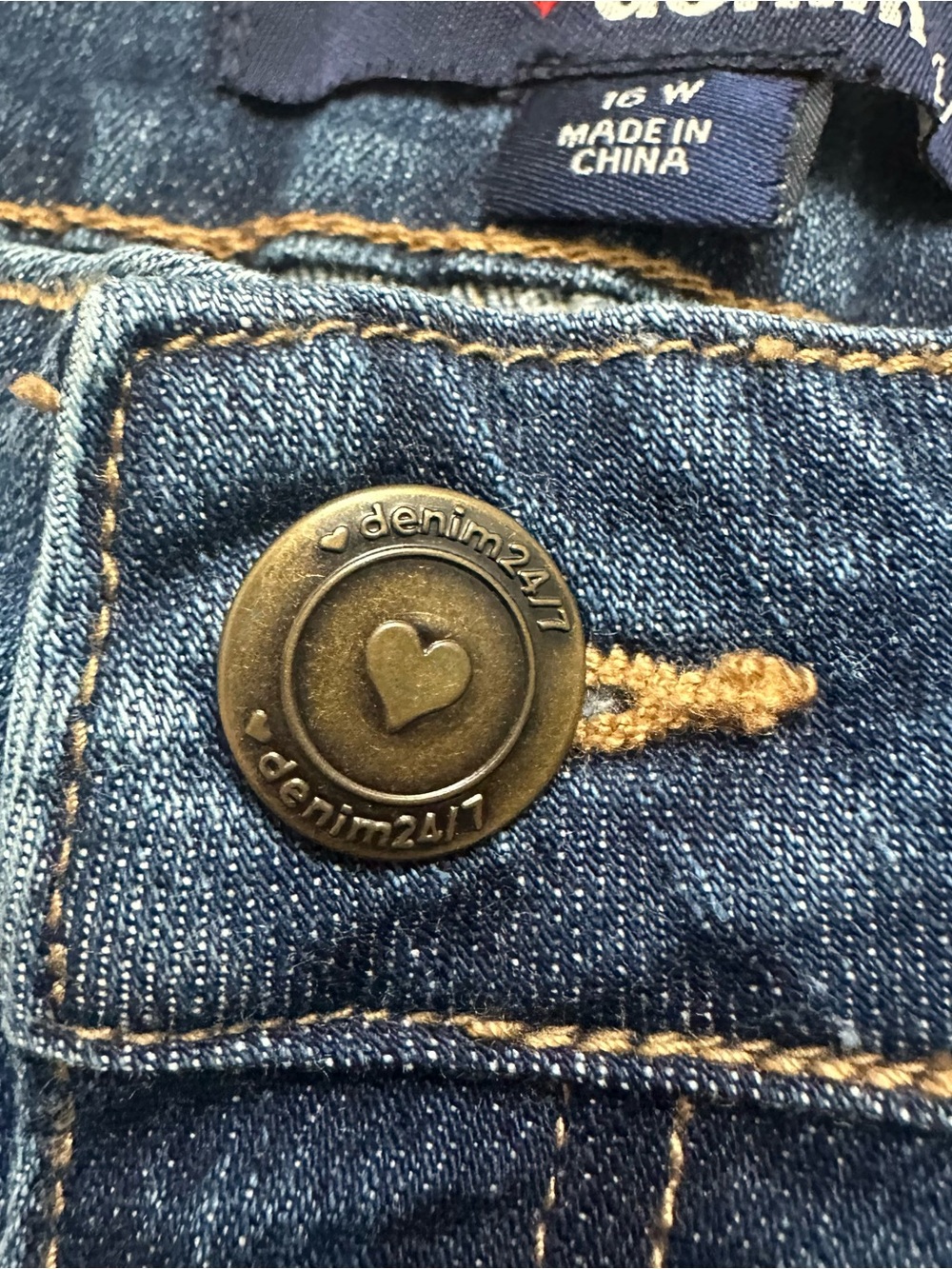 24/7 Women’s Embroidered Denim Jeans, Floral, Plus Size, Appliqué, Size 16W - Picture 10 of 13